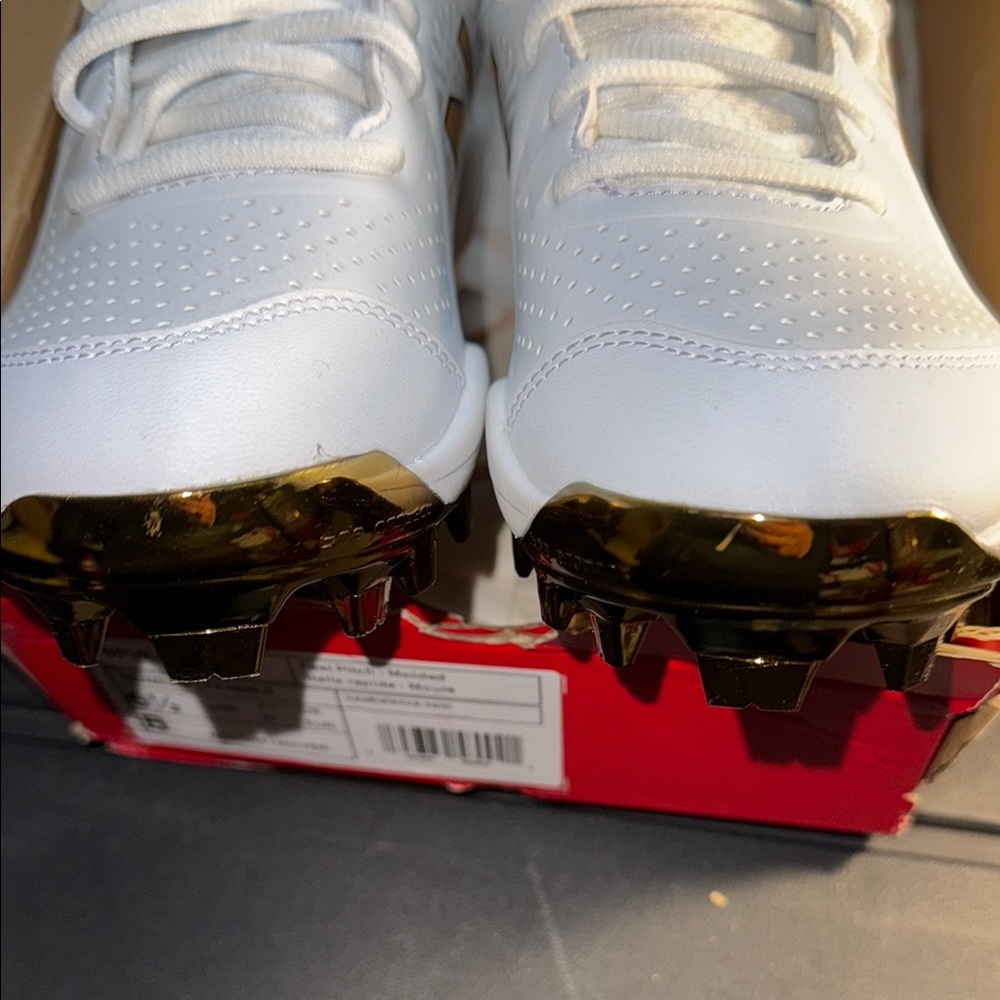 New Balance White and Gold Cleats - Picture 5 of 11